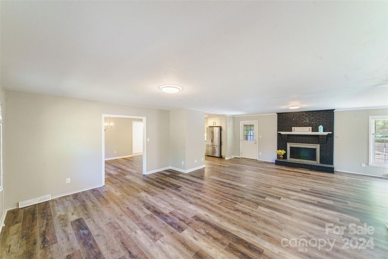 8691 Hills Dell Dr, Concord, NC 28027