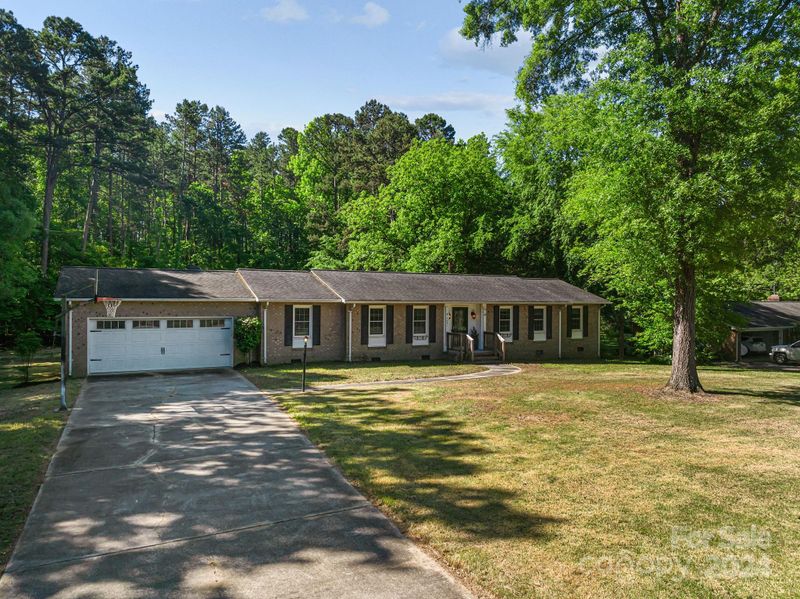 8691 Hills Dell Dr, Concord, NC 28027