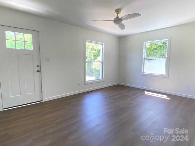 4007 Oak Forest Dr, Charlotte, NC 28215
