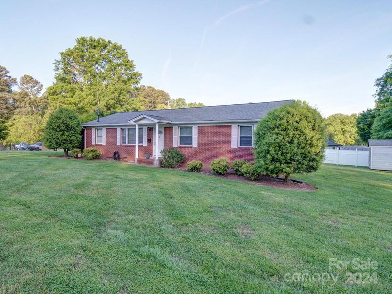 3261 Robinwood Rd, Gastonia, NC 28054