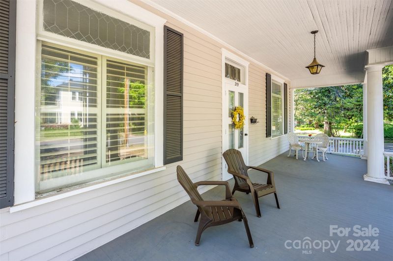 219 Mulberry St N, Statesville, NC 28677