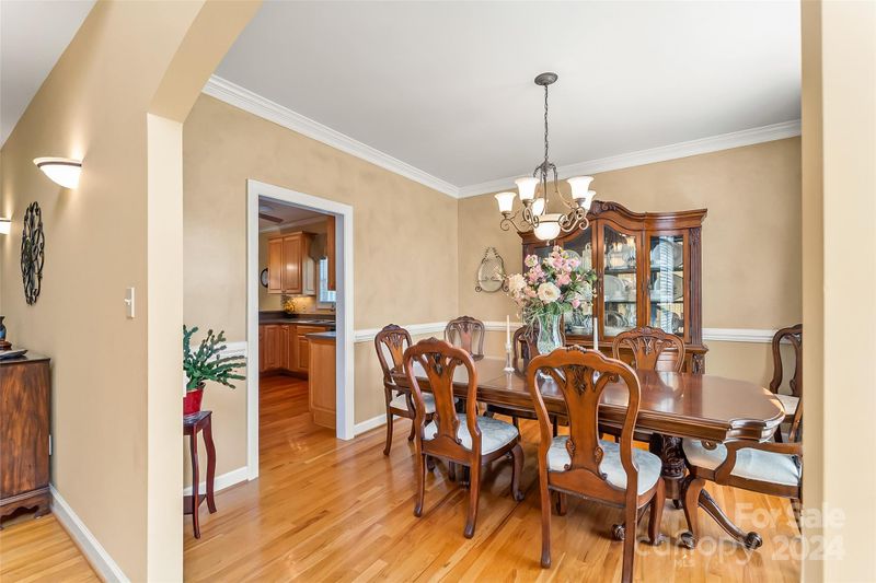 4001 Tanglewood Ln NE, Hickory, NC 28601