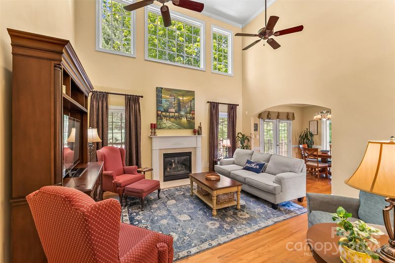 4001 Tanglewood Ln NE, Hickory, NC 28601
