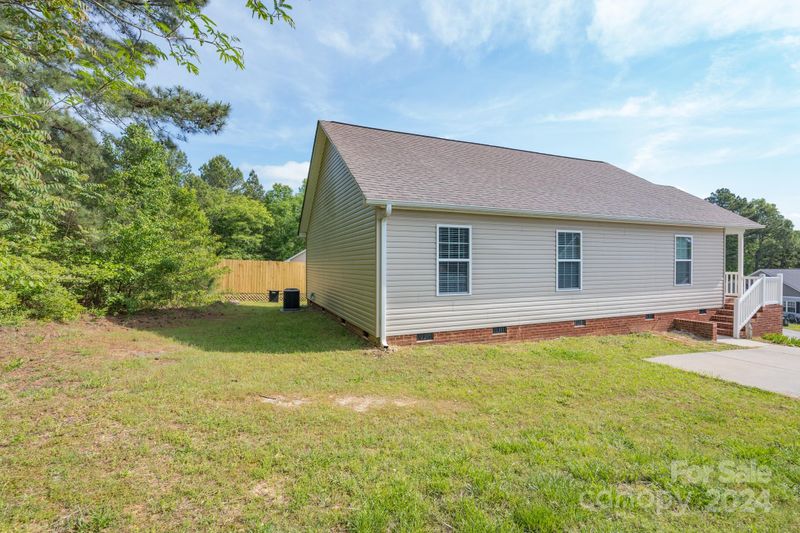 321 Eagle Creek Rd, Clover, SC 29710