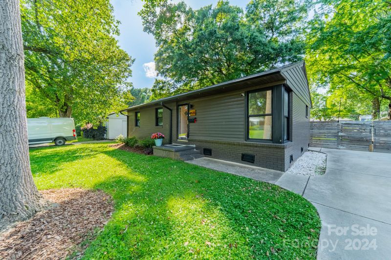 4426 University Dr, Charlotte, NC 28209