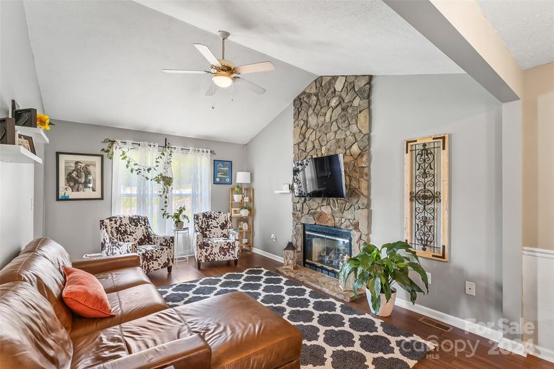 5299 Winding Oak Dr, Hickory, NC 28602