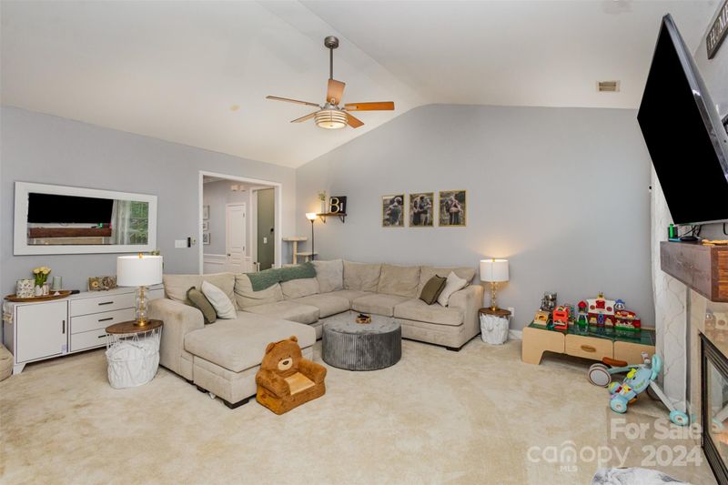 2539 Winding River Dr, Charlotte, NC 28214