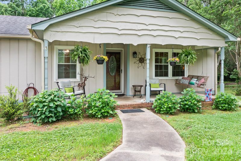 5106 Teakwood Dr, Kannapolis, NC 28083