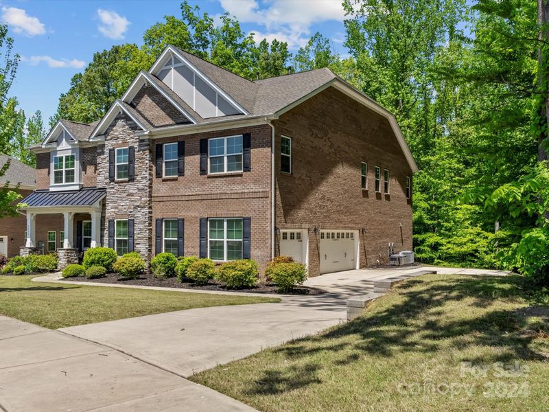 2040 Sweet William Dr, Harrisburg, NC 28075