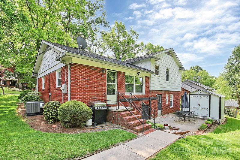 6754 Lancer Dr, Charlotte, NC 28226