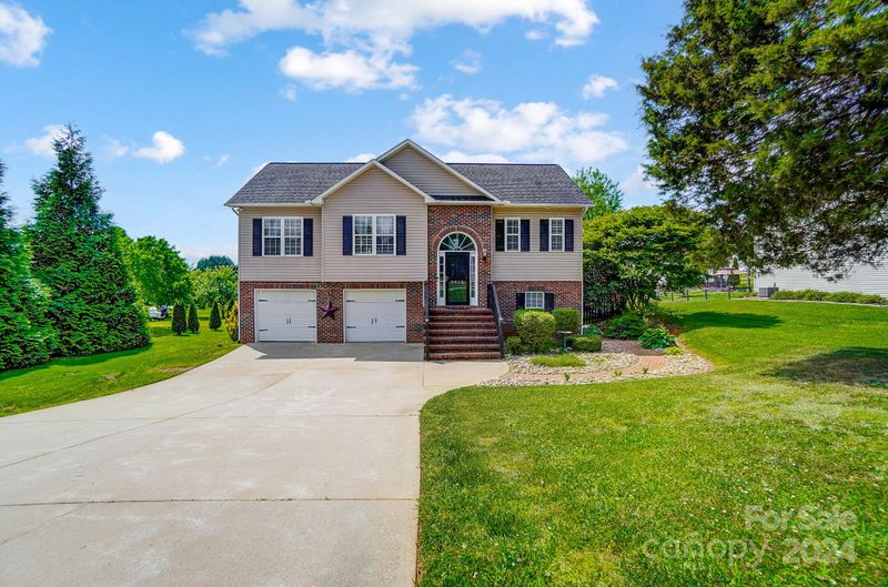 5015 Water Wheel Dr, Conover, NC 28613