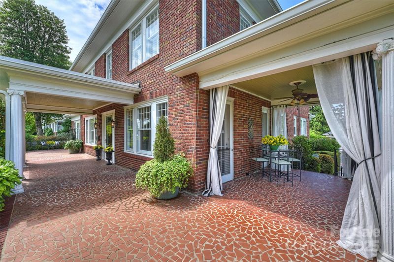215 N Main St, Belmont, NC 28012