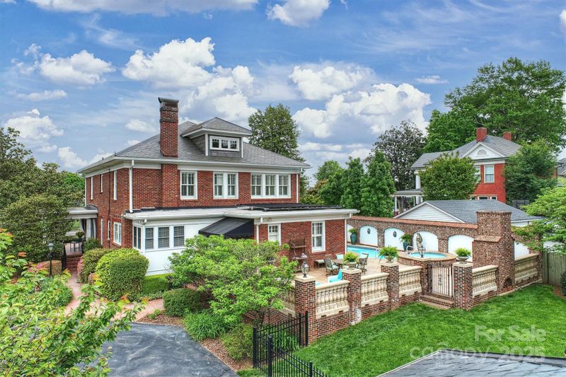 215 N Main St, Belmont, NC 28012