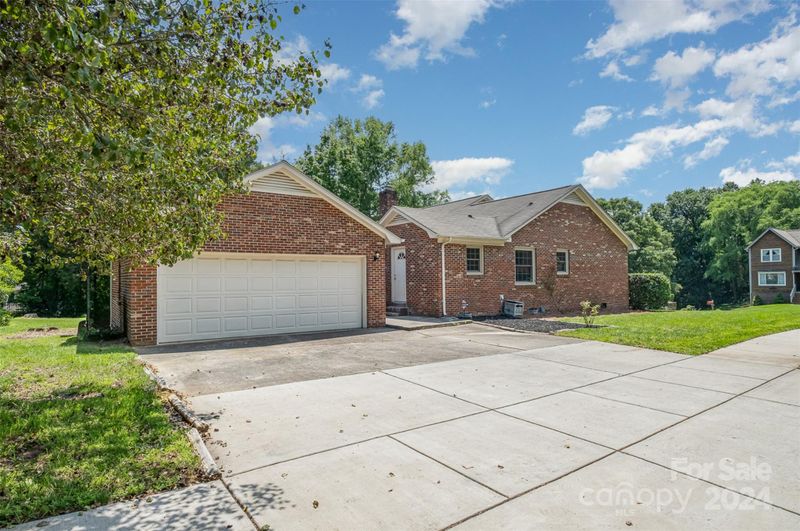 1105 Owen Blvd, Charlotte, NC 28213