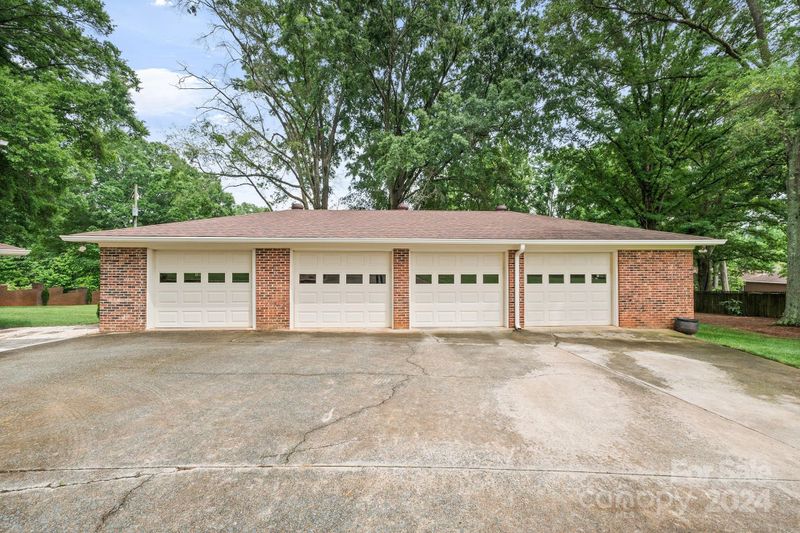 14024 Idlewild Rd, Matthews, NC 28105