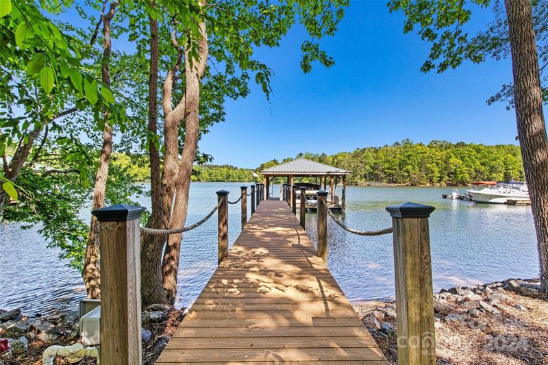 8804 Ashby Pointe Ct, Sherrills Ford, NC 28673