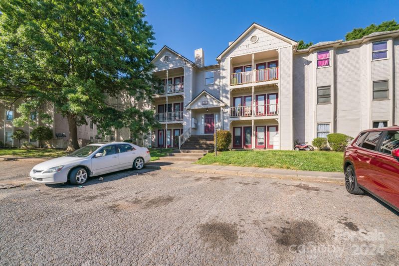 6104 Meadow Rose Ln, Charlotte, NC 28215