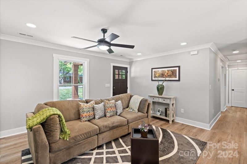 1120 Comstock Dr, Charlotte, NC 28217