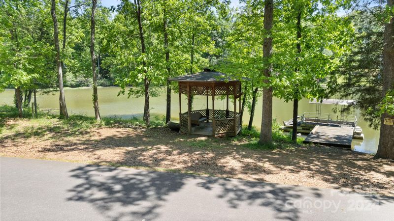 438 Lake Shore Dr, Fort Mill, SC 29715