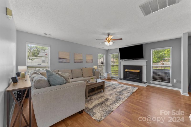 10124 Sparkling Brook Ct, Charlotte, NC 28214
