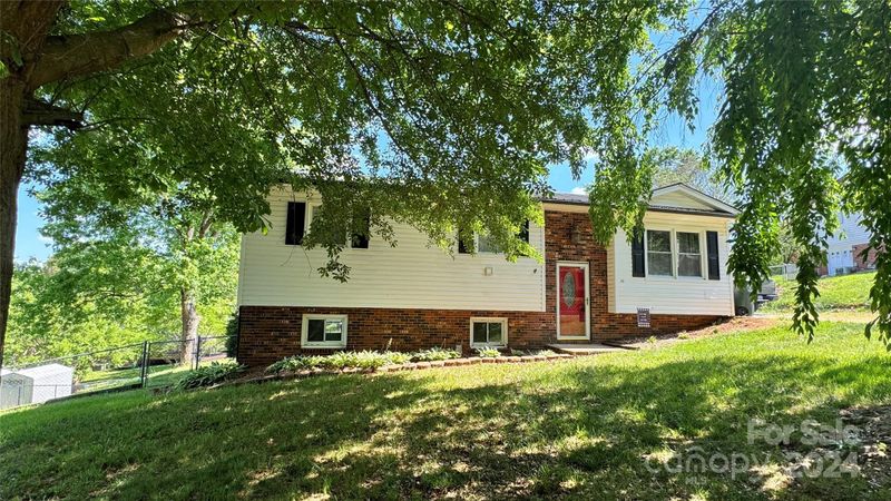 20 Claridge Ct, Newton, NC 28658
