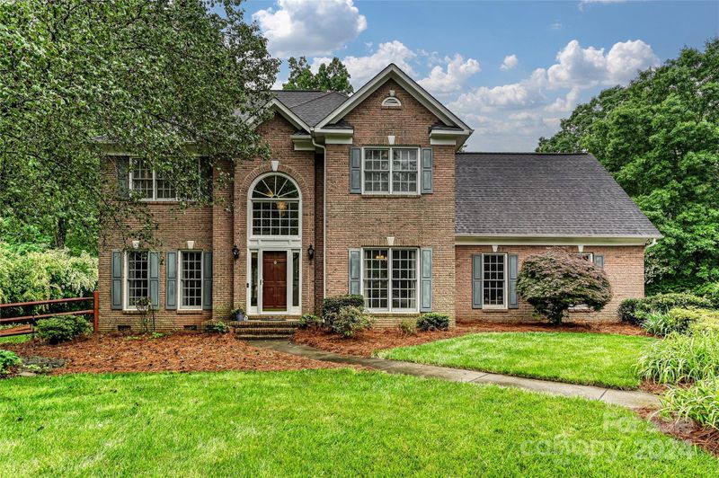 1465 Porch Swing Ln, Matthews, NC 28104