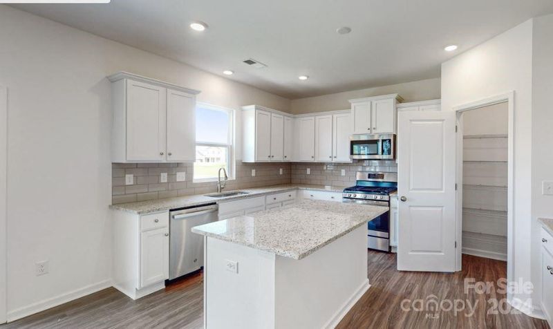 8598 Acadia Pw, Sherrills Ford, NC 28673