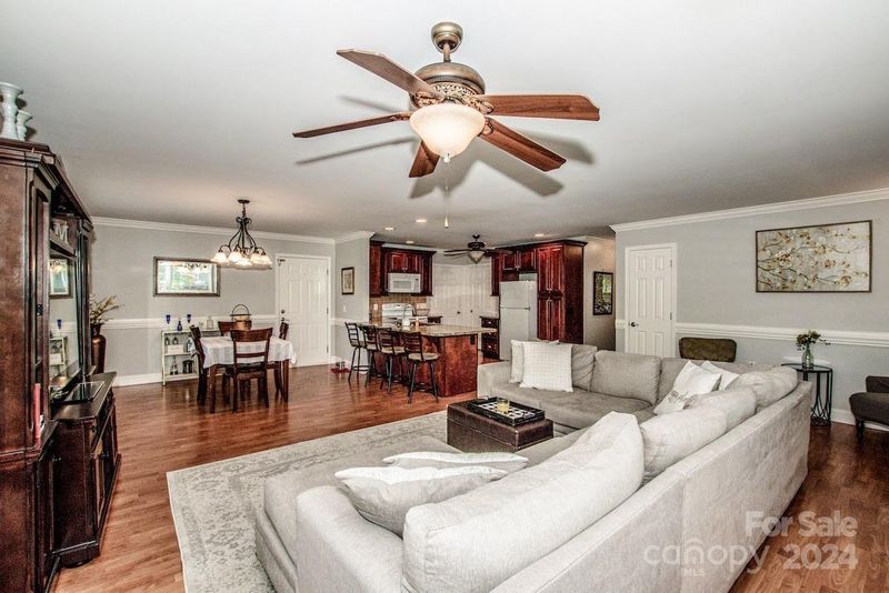 702 Carpenter Ave, Mooresville, NC 28115