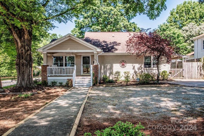 702 Carpenter Ave, Mooresville, NC 28115