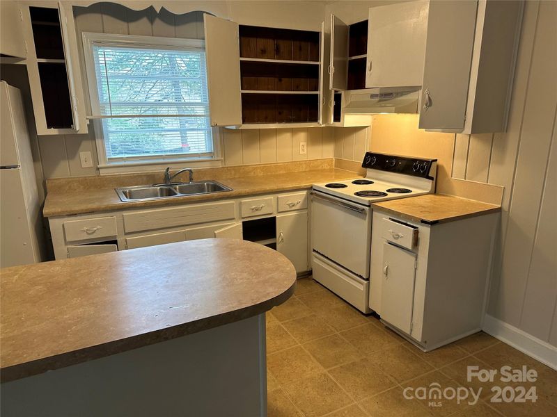 2211 Maplecrest Dr, Charlotte, NC 28212
