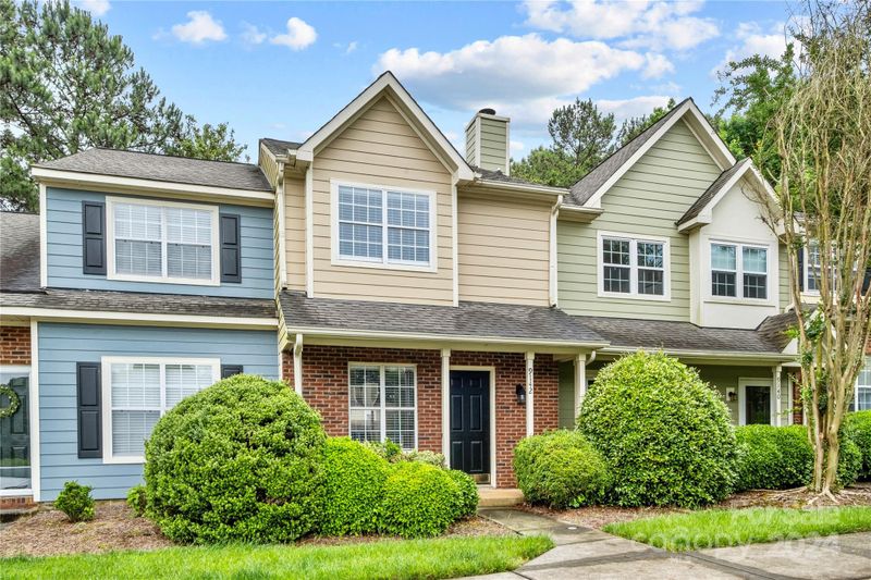 9142 Four Mile Creek Rd, Charlotte, NC 28277