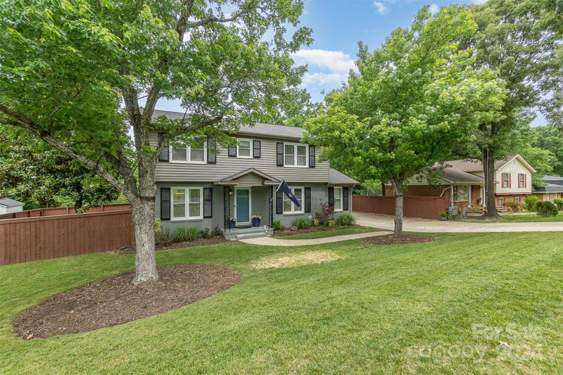 5617 Cherrycrest Ln, Charlotte, NC 28217
