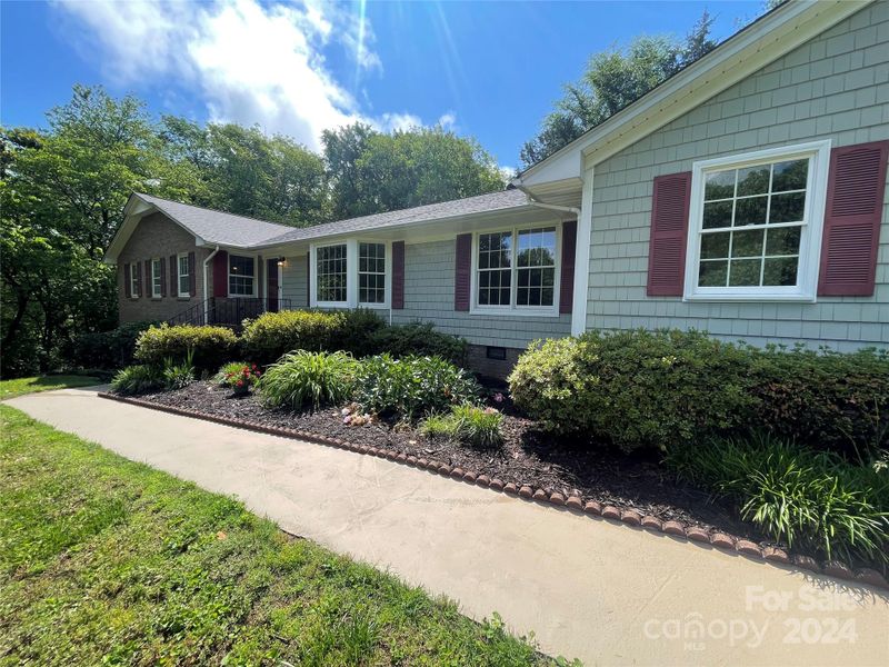889 Burrage Rd, Concord, NC 28025