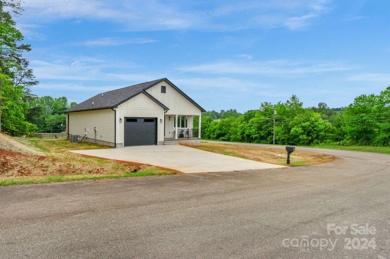 2386 Csi Farm Rd, Hickory, NC 28602