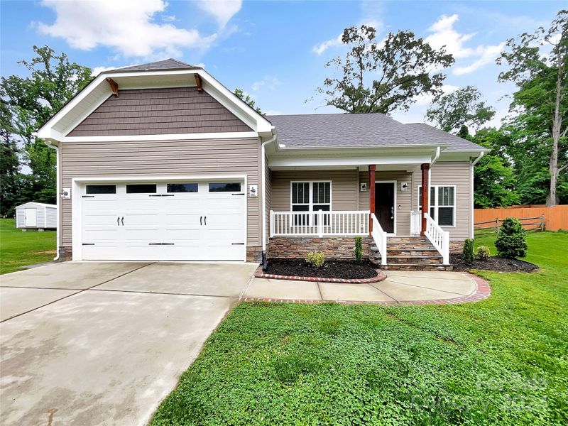 721 Riddle St, Mount Holly, NC 28120