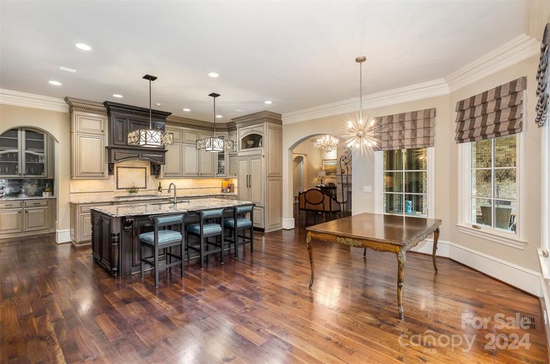 8012 Wicklow Hall Dr, Matthews, NC 28104