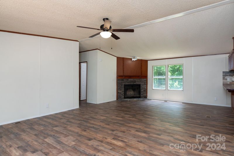 715 E 9th St, Newton, NC 28658
