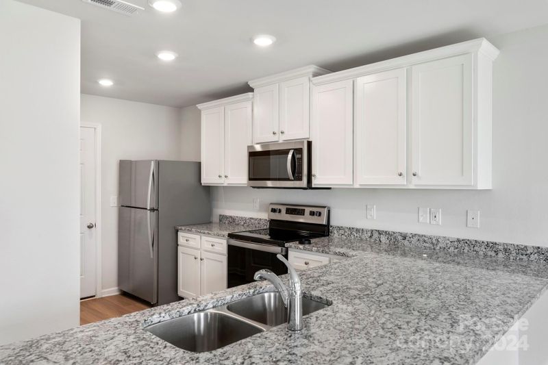 2069 Transatlantic Ave, Charlotte, NC 28215