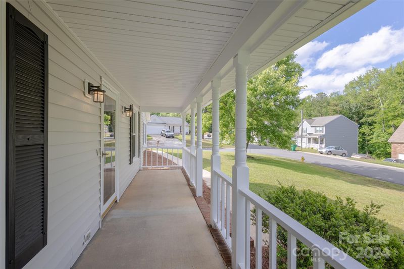 7229 Rothmore St, Charlotte, NC 28215