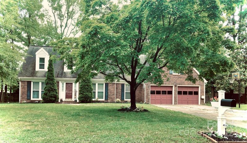 13614 Strathaven Dr, Matthews, NC 28105