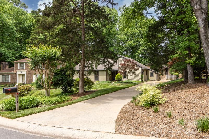 1332 Rock Point Rd, Charlotte, NC 28270
