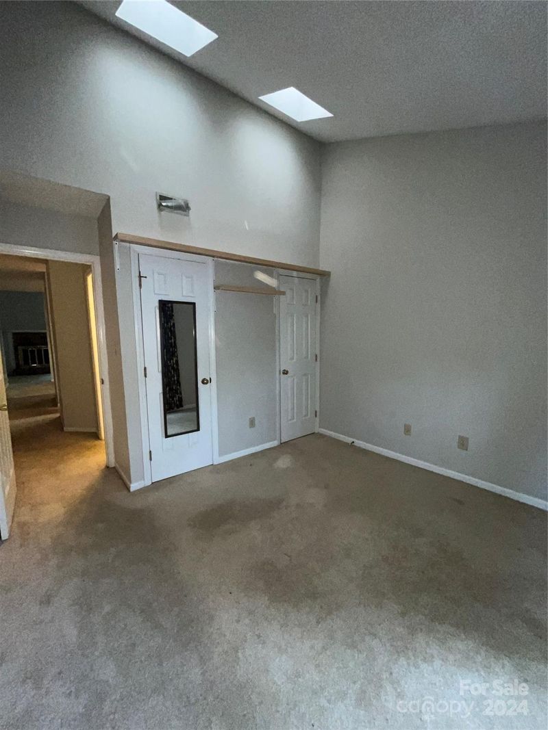 8019 Charter Oak Ln, Charlotte, NC 28226