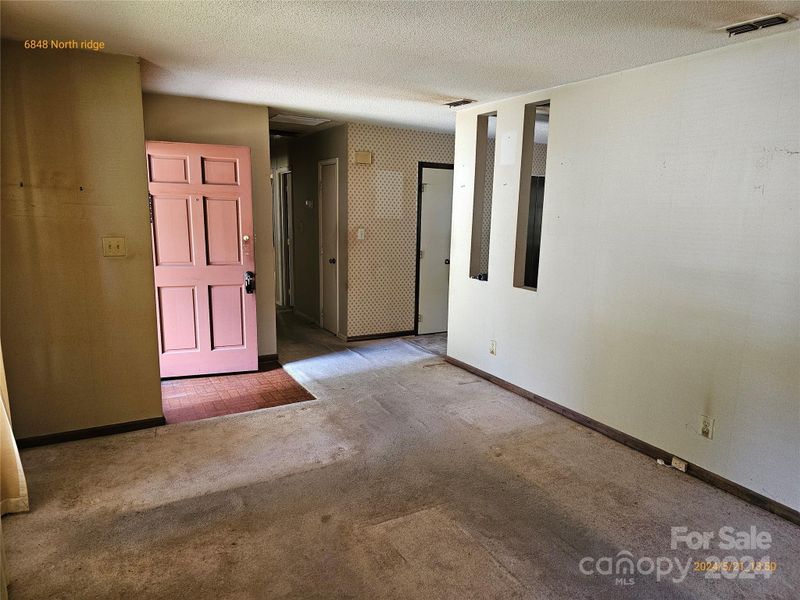 6848 Ridge Ct, Charlotte, NC 28215