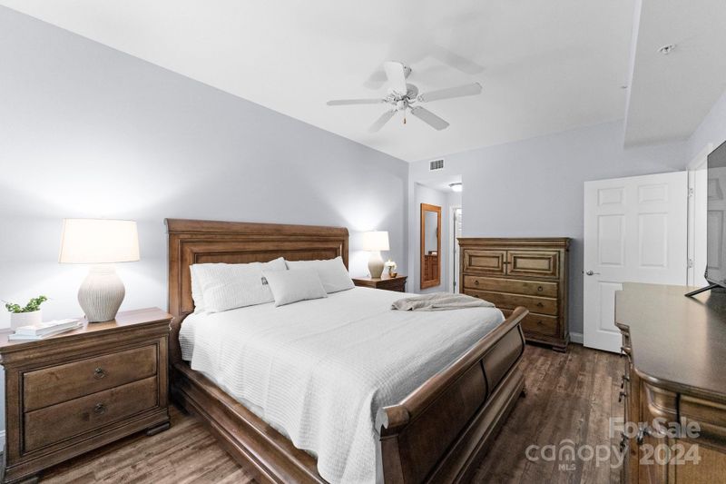 300 W 5th St #208, Charlotte, NC 28202