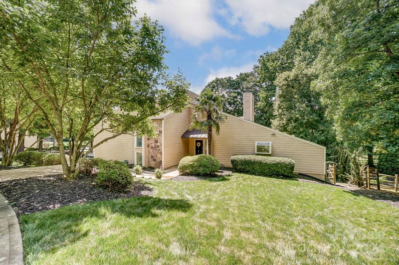 8110 Raintree Ln, Charlotte, NC 28277