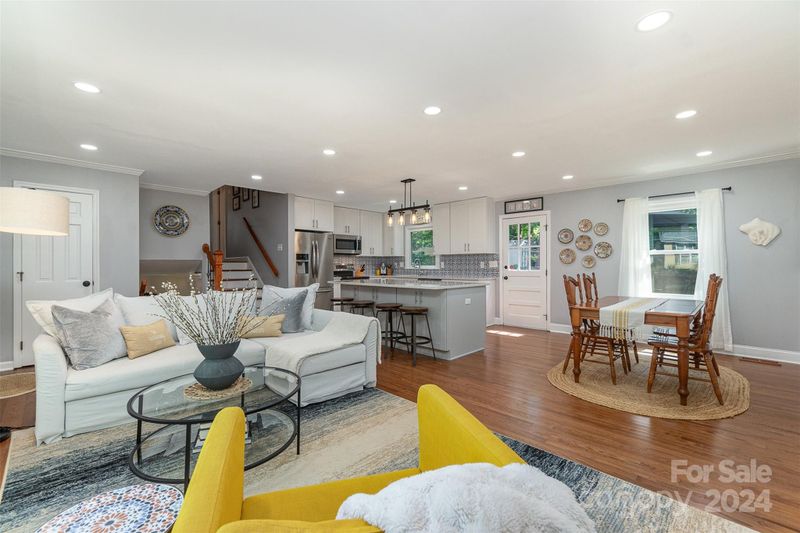 8126 Cliffside Dr, Charlotte, NC 28270