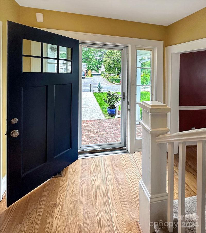320 8th St NW, Hickory, NC 28601