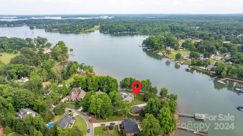 8212 Malibu Pointe Ln, Denver, NC 28037