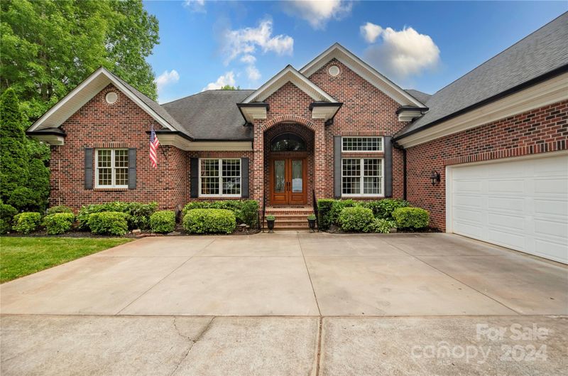 8212 Malibu Pointe Ln, Denver, NC 28037