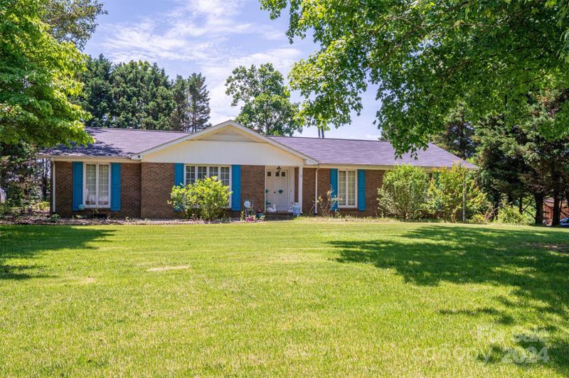 1038 E 23rd St, Newton, NC 28658